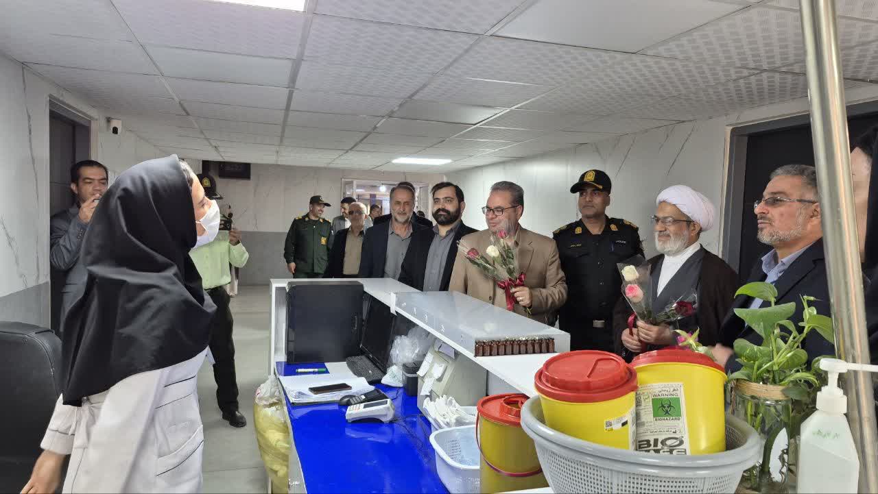 تجلیل مسئولان شهرستان محلات از پرستاران بیمارستان امام خمینی(ره) تجلیل مسئولان شهرستان محلات از پرستاران بیمارستان امام خمینی(ره)