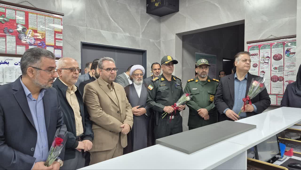 تجلیل مسئولان شهرستان محلات از پرستاران بیمارستان امام خمینی(ره) تجلیل مسئولان شهرستان محلات از پرستاران بیمارستان امام خمینی(ره)